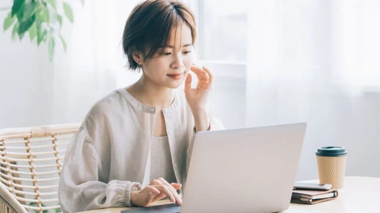 【50代・60代からの学び直し】自宅で学べるオンライン講座・大学講座とは？