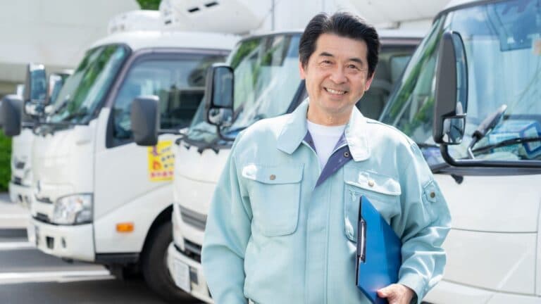 60歳からの挑戦。なぜ今、「陸送ドライバー」がシニア世代に選ばれているのか？