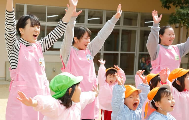【幼稚園の先生として、幅広い年代の方が活躍中】幼稚園教諭に興味はありますか？子どもの成長を支える教育現場の特徴を知る