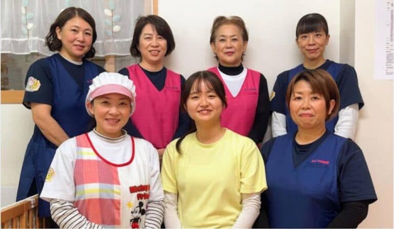 Bạn có quan tâm đến lĩnh vực chăm sóc trẻ sơ sinh không?Nhiều người ở độ tuổi 50 và 60 vẫn đang tham gia trong lĩnh vực gắn liền với sự phát triển của trẻ nhỏ