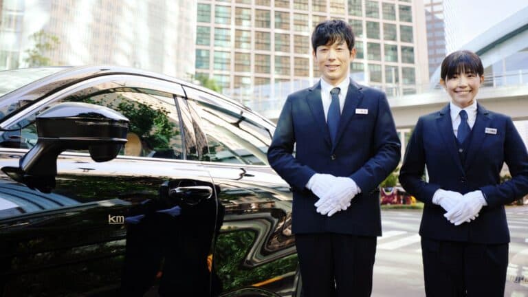 ミドル・シニア世代のビジネス経験を活かす「役員送迎・ハイヤー」という選択肢｜職種別の待遇格差と失敗しない求人比較のポイント